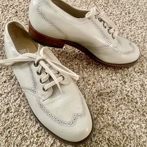 Vintage Wing-tip Women’s Shoes